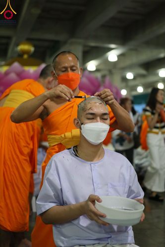 ภาพ No.99951:พิธีปลงผมธรรมทายาท โครงการอุปสมบทบูชาธรรมมหาปูชนียาจารย์ พ.ศ. 2566 ณ ลานธรรม มหาวิหารคด 8-9 ศูนย์อบรมวัดพระธรรมกาย วันอาทิตย์ที่ 3 ธันวาคม พ.ศ. 2566