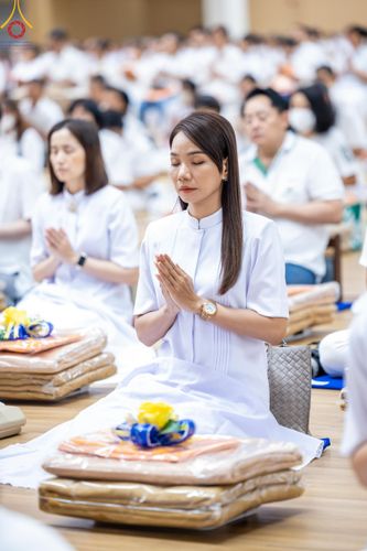 ภาพ No.180831:พิธีถวายภัตตาหารเมนูสวรรค์ และพิธีถวายอุปกรณ์กันหนาว แด่คณะพระภิกษุสามเณรวัดพระธรรมกาย วันอาทิตย์ที่ 8 ธันวาคม พ.ศ.2567 ณ สภาธรรมกายสากล วัดพระธรรมกาย