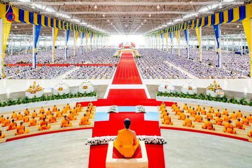 ภาพ No.264320:วันอาทิตย์ที่ 2 พฤศจิกายน พ.ศ. 2568 พิธีบูชาข้าวพระ ณ สภาธรรมกายสากล วัดพระธรรมกาย