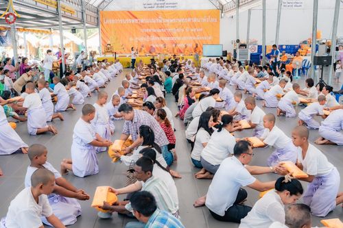 ภาพ No.133461:พิธีขอขมารับผ้าไตร, พิธีบรรพชาสามเณร, สามเณรออกบิณฑบาต ในโครงการบรรพชาสามเณร ฟื้นฟูพระพุทธศาสนาทั่วไทย  ณ ศูนย์ปฏิบัติธรรม และอบรมเยาวชนเมืองยะลา วันที่ 3 เมษายน พ.ศ. 2567