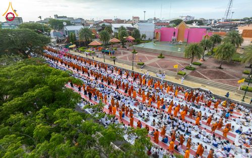 ภาพ No.329503:วันอาทิตย์ที่ 24 พฤษภาคม พ.ศ. 2569 พิธีตักบาตรพระ 1,000 รูป เพื่อถวายเป็นพุทธบูชาในเทศกาลวิสาขบูชาโลก และ ถวายเป็นพระราชกุศล  ณ ลานศิลปวัฒนธรรม เมืองปัตตานี จ.ปัตตานี