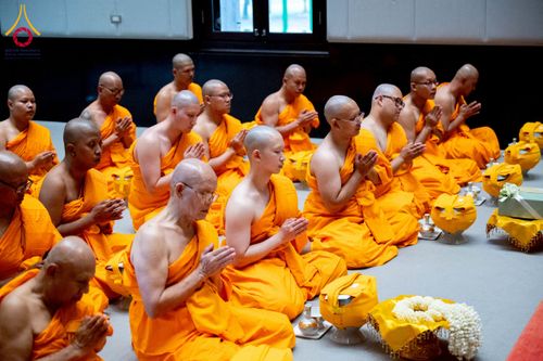 ภาพ No.244949:วันเสาร์ที่ 6 กันยายน พ.ศ. 2568 พิธีถวายบาตร บรรพชา อุปสมบทของนาคธรรมทายาท โครงการอุปสมบทหมู่บูชาธรรมครบรอบ 108 ปี  วันครูผู้ค้นพบวิชชาธรรมกาย ณ โบสถ์พระไตรปิฎก วัดพระธรรมกาย