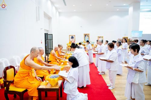 ภาพ No.242888:วันที่ 29-31 สิงหาคม พ.ศ. 2568 องค์กรภาคีเครือข่าย “บวร” (บ้าน-วัด-โรงเรียน-ราชการ) อ.คลองหลวง จัดบวชอุบาสิกาแก้ว ถวายพระราชกุศลแด่สมเด็จพระพันปีหลวง - กตัญญูบูชาแด่ผู้มีพระคุณ