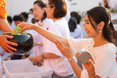 ภาพ No.116206:พิธีตักบาตรพระธรรมยาตรา ณ อนุสรณ์สถานลำดับที่ 4 สถานที่เกิดด้วยกายธรรม วัดโบสถ์(บน) จ.นนทบุรี วันที่ 21 มกราคม พ.ศ. 2567