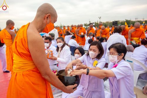 ภาพ No.118632:พิธีตักบาตรพระธรรมยาตรา ปีที่ 12 ณ อนุสรณ์สถานลำดับที่ 5 สถานที่เผยแผ่วิชชาธรรมกายครั้งแรก อนุสรณ์สถานบางปลา จ.นครปฐม วันที่ 25 มกราคม พ.ศ. 2567