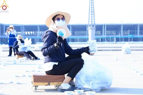 ภาพ No.60997:V.37 ยิ่งกว่าดี เพื่อ 80 ปีของพ่อ ภาพการเตรียมงานของหน่วยงานต่างๆ เพื่อพิธีฉลองอายุวัฒนมงคล 80 ปี หลวงพ่อธัมมชโย และรับถวายมหาสังฆทาน 10,000 กว่าวัดทั่วประเทศ ในวันคุ้มครองโลก วันจันทร์ที่ 22 เมษายน พ.ศ. 2567