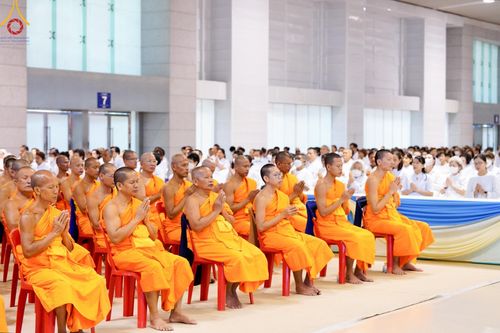 ภาพ No.139231:พิธีตักบาตร , พิธีบูชาข้าวพระ ณ ห้องแก้วสารพัด 1 สภาธรรมกายสากล วัดพระธรรมกาย วันอาทิตย์ต้นเดือนที่ 2 มิถุนายน พ.ศ. 2567