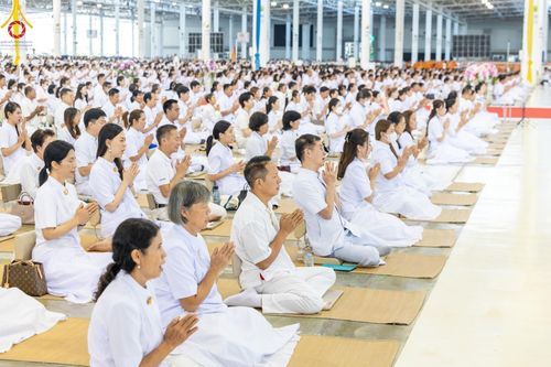 ภาพ No.151329:พิธีบูชาข้าวพระ ในวันอาทิตย์ต้นเดือน วันที่ 1 กันยายน พ.ศ. 2567 ณ สภาธรรมกายสากล วัดพระธรรมกาย