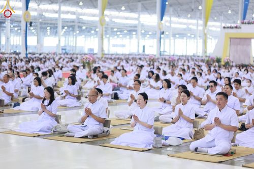 ภาพ No.206021:พิธีตักบาตร และ พิธีบูชาข้าวพระ ในวันอาทิตย์ต้นเดือน 2 กุมภาพันธ์ พ.ศ. 2568 ณ สภาธรรมกายสากล วัดพระธรรมกาย