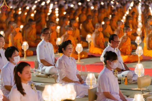ภาพ No.122140:พิธีจุดประทีปถวายเป็นพุทธบูชา และบูชาธรรมมหาปูชนียาจารย์ พระมงคลเทพมุนี(สด จนฺทสโร) ในโครงการธรรมยาตรา กตัญญูบูชา มหาปูชนียาจารย์ พระมงคลเทพมุนี(สด จนฺทสโร) พระผู้ปราบมาร อนุสรณ์สถาน 7 แห่ง ปีที่ 12 วันที่ 31 มกราคม พ.ศ. 2567 ณ วัดพระธรรมกาย จ.ปทุมธานี