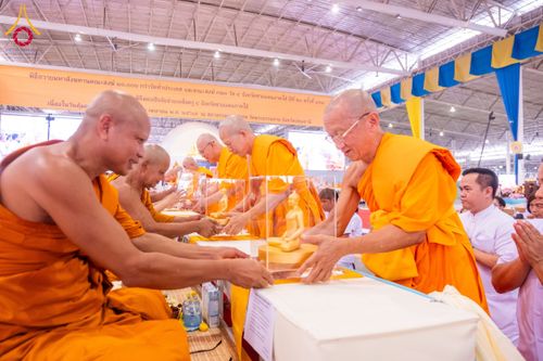 ภาพ No.60110:พิธีเจริญพระพุทธมนต์ "ฉลองอายุวัฒนมงคล 80 ปี หลวงพ่อธัมมชโย" พิธีถวายไทยธรรม คณะสงฆ์ 10,000 กว่าวัดทั่วประเทศ ในวันคุ้มครองโลก วันจันทร์ที่ 22 เมษายน พ.ศ. 2567 ณ สภาธรรมกายสากล วัดพระธรรมกาย จ.ปทุมธานี