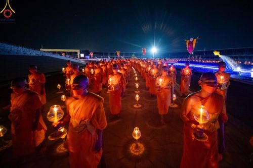 ภาพ No.124922:พิธีเวียนประทักษิณและจุดมาฆประทีป ในวันมาฆบูชา เสาร์ที่ 24 กุมภาพันธ์ พ.ศ. 2567 ณ พระมหาธรรมกายเจดีย์ วัดพระธรรมกาย
