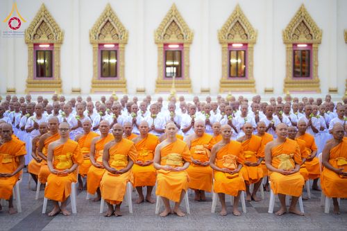 ภาพ No.278510:วันอาทิตย์ที่ 14 ธันวาคม พ.ศ.2568  พิธีเวียนประทักษิณ พิธีวันทาสีมาพระประธาน โครงการบวชบูชาธรรมมหาปูชนียาจารย์ ของศูนย์ปฏิบัติธรรมบุรีรัมย์ ณ วัดกลาง พระอารามหลวง จังหวัดบุรีรัมย์