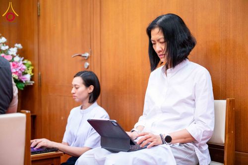 ภาพ No.313145:วันที่ 4 มีนาคม พ.ศ. 2559 หลวงพ่อทัตตชีโว รองเจ้าอาวาสวัดพระธรรมกาย ได้เมตตาถวายการต้อนรับปฏิสันถารพระอาคันตุกะจาก 19 ประเทศ ที่เดินทางมาร่วมงานวันมาฆบูชา ณ วัดพระธรรมกาย