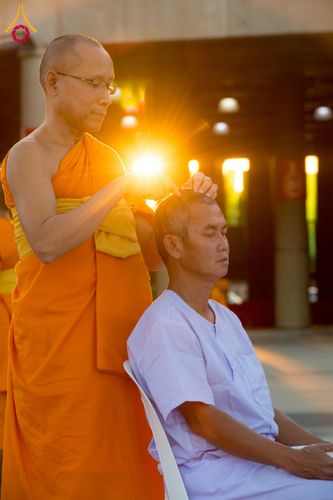 ภาพ No.274777:วันอาทิตย์ที่ 30 พฤศจิกายน พ.ศ. 2568 พิธีปลงผม โครงการอุปสมบทบูชาธรรมมหาปูชนียาจารย์ ปี 2568 ณ ลานธรรมพระมหาธรรมกายเจดีย์ ฝั่งทิศตะวันตก ระหว่างวิหารคดหมายเลข 8 และ 9 วัดพระธรรมกาย