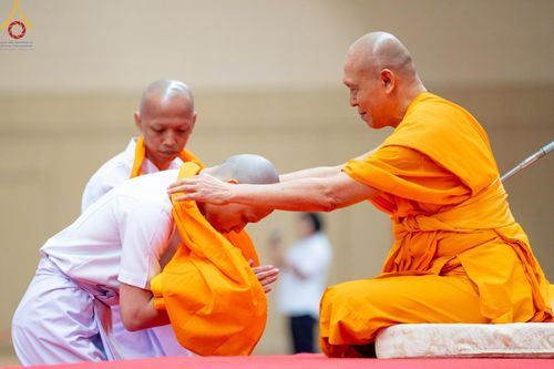 ภาพ No.217219:วันเสาร์ที่ 12 เมษายน พ.ศ. 2568 พิธีบรรพชา พิธีขอศีลและขอนิสสัย พิธีมอบบาตร ในโครงการอุปสมบทหมู่ บูชาธรรมหลวงพ่อธัมมชโย, โครงการธรรมทายาท ระดับอุดมศึกษา รุ่นที่ 52 ,  โครงการบวชพระนานาชาติ AEC & WAB CEO รุ่นที่ 4 ณ วัดพระธรรมกาย