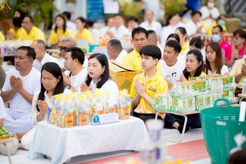 ภาพ No.241913:วันอาทิตย์ที่ 31 สิงหาคม พ.ศ. 2568 พิธีทำบุญแด่คณะสงฆ์ 122 รูป ฉลอง 121 ปี อำเภอคลองหลวง จ.ปทุมธานี เพื่อนำส่งช่วยเหลือคณะสงฆ์ 323 วัด 4 จังหวัดชายแดนภาคใต้ และช่วยเหลือประชาชนจากเหตุปะทะ แนวชายแดนไทย-กัมพูชา ณ บริเวณหน้าที่ว่าการอำเภอคลองหลวง 