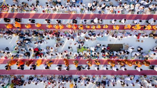 ภาพ No.180446:พิธีตักบาตรพระ ๑,๐๐๐ รูป ฉลองเมืองลำปาง ๑,๓๔๔ ปี วันเสาร์ที่ ๗ ธันวาคม พ.ศ. ๒๕๖๗ ณ ลานพระบรมราชานุสาวรีย์ พระนเรศวรมหาราช อ.เกาะคา จ.ลำปาง