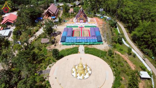 ภาพ No.255498:วันที่ 13 ตุลาคม พ.ศ. 2568 พิธีบรรจุพระบรมสารีริกธาตุ ผูกผ้า 7 สี เพื่อความเป็นสิริมงคล  และ ยกช่อฟ้า ประดิษฐานบนหลังคาอุโบสถวัดทุ่งเจริญธรรม ถวายบูชาธรรม 81 ปี หลวงพ่อธัมมชโย โดยคณะศิษยานุศิษย์ ณ วัดทุ่งเจริญธรรม อ.อมก๋อย จ.เชียงใหม่