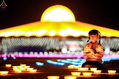 ภาพ No.150333:พิธีจุดประทีป และพิธีฉลองชัยสวดมนต์ บทธัมมจักกัปปวัตตนสูตร ครบ 6,668,272,727 จบ เนื่องในวันธรรมชัย 27 สิงหาคม พ.ศ. 2567 ณ มหารัตนวิหารคด วัดพระธรรมกาย