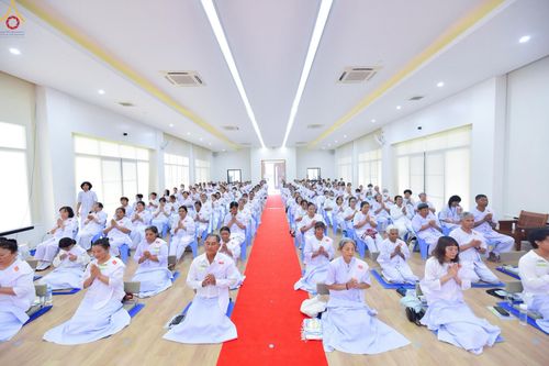 ภาพ No.250087:วันที่ 26-28 กันยายน พ.ศ. 2568 โครงการอบรมอุบาสกแก้ว อุบาสิกาแก้ว รุ่นที่ 3 ตัวแทนทอดกฐินสามัคคีทั่วไทย 30,000 วัด ณ ศูนย์ปฏิบัติธรรมจันทบุรี จ.จันทบุรี