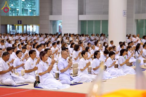 ภาพ No.215328:วันอาทิตย์ต้นเดือนที่ 6 เมษายน พ.ศ. 2568 พิธีบูชาข้าวพระ สภาธรรมกายสากล วัดพระธรรมกาย