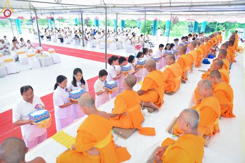 ภาพ No.146589:พิธีทอดผ้าป่าสร้างหลังคาอาคาร 80 ปี หลวงพ่อธัมมชโย ณ ศูนย์ปฎิบัติธรรมวิหารแดง จังหวัดสระบุรี วันอาทิตย์ที่ 28 กรกฎาคม พ.ศ. 2567