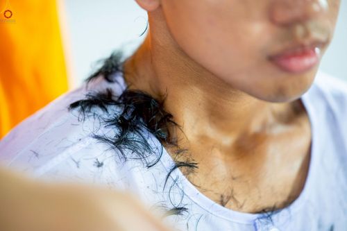 ภาพ No.228544:วันเสาร์ที่ 7 มิถุนายน พ.ศ. 2568 พิธีปลงผมโครงการอุปสมบทหมู่ธรรมทายาท ระดับอุดมศึกษา รุ่นที่ 52 ภาคฤดูฝน ณ วิหารคด 9 วัดพระธรรมกาย