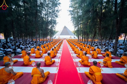 ภาพ No.107144:พิธีจุดประทีปถวายเป็นพุทธบูชา และบูชาธรรมมหาปูชนียาจารย์ ในโครงการธรรมยาตรากตัญญูบูชา มหาปูชนียาจารย์ พระมงคลเทพมุนี(สด จนฺทสโร) พระผู้ปราบมาร  อนุสรณ์สถาน 7 แห่ง ปีที่ 12  วันที่ 6 มกราคม พ.ศ. 2567 ณ อนุสรณ์สถานมหาวิหารพระมงคลเทพมุนี อ.สองพี่น้อง จ.สุพร