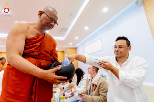 ภาพ No.233311:วันอาทิตย์ที่ 6 กรกฎาคม พ.ศ. 2568 พิธีถวายมหาสังฆทานแด่คณะสงฆ์ทั่วโลกและพิธีตักบาตรเนื่องในวันเข้าพรรษา  ณ วัดพุทธเคปทาวน์ ประเทศแอฟริกาใต้