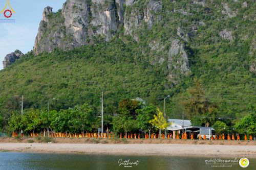 ภาพ No.222175:วันที่ 26-27 เมษายน พ.ศ. 2568 ศูนย์ปฏิบัติธรรมสวนผึ้ง ร่วมกับ ธุดงค์คสถานประจวบคีรีขันธ์ และวัดอ่าวน้อย  จัดกิจกรรมเดินธรรมยาตรา ตักบาตรข้าวสารอาหารแห้ง และจุดประทีปถวายเป็นพุทธบูชา ณ วัดอ่าวน้อย จ.ประจวบคีรีขันธ์