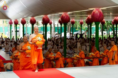 ภาพ No.223767:วันอาทิตย์ที่ 11 พฤษภาคม พ.ศ. 2568 พิธีอุปสมบทสามเณรเปรียญธรรมอุปสมบทอุทิศชีวิต 9 รูป อุบาสก 1 ท่าน ณ อุโบสถพระไตรปิฏกวัดพระธรรมกาย