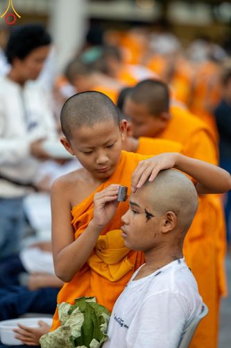 ภาพ No.132927:พิธีตัดปอยผม โครงการหน่อแก้วเปรียญธรรม รุ่นที่ 12 ณ ค่ายจองแชมป์ หมู่กฏิสามเณรเปรียญธรรม วัดพระธรรมกาย วันอาทิตย์ที่ 31 มีนาคม พ.ศ. 2567