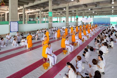 ภาพ No.248627:วันที่ 28 กันยายน พ.ศ. 2568 พิธีตัดปอยผม และปลงผม โครงการอุปสมบทบูชาธรรม 141 ปี พระมงคลเทพมุนี ณ วิหารคด วัดพระธรรมกาย