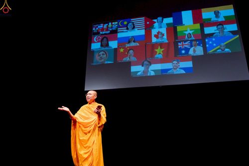 ภาพ No.249784:วันอาทิตย์ที่ 28 กันยายน พ.ศ. 2568 การปฏิบัติธรรมบูชาธรรม 108 ปี แห่งการบรรลุธรรมของหลวงปู่วัดปากน้ำ ได้จุดประทีปสันติภาพไปทั่วโลก และได้ร่วมเสวนาทางปัญญา เพื่อการขยายพระพุทธศาสนาวิชชาธรรมกายไปทั่วโลก  ในงาน HTC Newyork USA