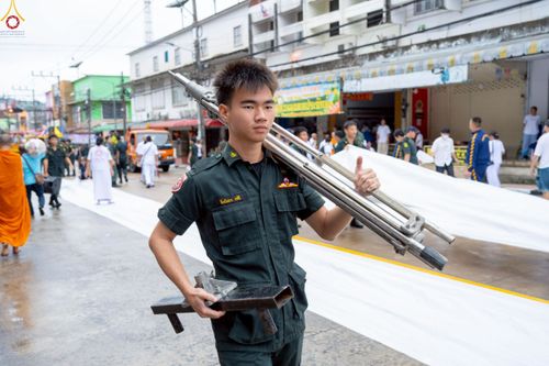 ภาพ No.245850:วันที่ 13-14 กันยายน พ.ศ. 2568 เจ้าหน้าที่ทุกสถานะ ทุกส่วนงาน ร่วมแรงร่วมใจ ปฏิบัติหน้าที่ เตรียมงาน เก็บงาน ตักบาตรพระ 555 รูป อ.เบตง จยะลา