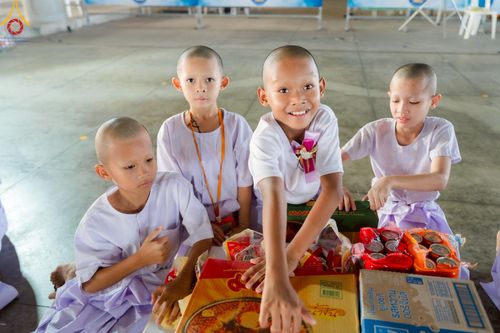 ภาพ No.214619:วันศุกร์ที่ 4 เมษายน พ.ศ.2568 นาคธรรมทายาทตักบาตรพระพี่เลี้ยง ในโครงการบรรพชาสามเณร ฟื้นฟูพระพุทธศาสนาทั่วไทย ณ วิหารคด 22 วัดพระธรรมกาย