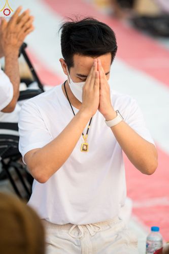 ภาพ No.110271:พิธีตักบาตรพระธรรมยาตราฯ ในโครงการธรรมยาตรากตัญญูบูชา มหาปูชนียาจารย์ พระมงคลเทพมุนี(สด จนฺทสโร) พระผู้ปราบมาร ปีที่ 12 ณ อนุสรณ์สถานลำดับที่ 2 สถานที่ตั้งมโนปณิธานบวชตลอดชีวิต อนุสรณ์สถานบางนางแท่น จ.นครปฐม วันที่ 11 มกราคม พ.ศ. 2567