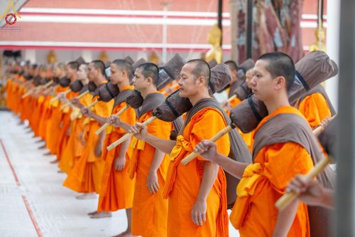 ภาพ No.194206:พระธรรมยาตราปฏิบัติธรรม และถ่ายภาพหมู่ประวัติศาสตร์ ณ วัดสองพี่น้อง ต.ต้นตาล อ.สองพี่น้อง จ.สุพรรณบุรี ในโครงการธรรมยาตรา กตัญญูบูชา มหาปูชนียาจารย์ พระมงคลเทพมุนี(สด จนฺทสโร) พระผู้ปราบมาร อนุสรณ์สถาน 7 แห่ง ปีที่ 13 วันที่ 12 มกราคม พ.ศ. 2568