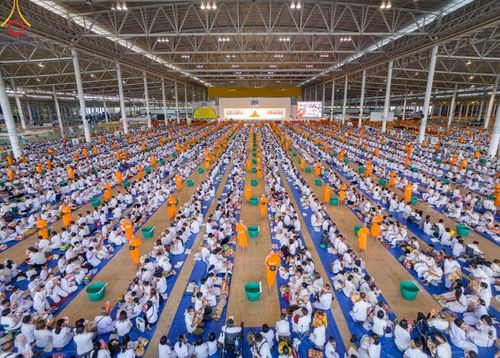 ภาพ No.124452:พิธีตักบาตรในวันมาฆบูชา ณ บ้านแก้วเรือนทองคุณยายฯ วัดพระธรรมกาย จ.ปทุมธานี วันเสาร์ที่ 24 กุมภาพันธ์ พ.ศ. 2567