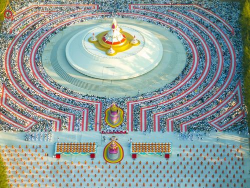 ภาพ No.192984:พิธีตักบาตรพระธรรมยาตรา ณ อนุสรณ์สถานคลองบางนางแท่น อ.สามพราน จ.นครปฐม ในโครงการธรรมยาตรา กตัญญูบูชา มหาปูชนียาจารย์ พระมงคลเทพมุนี(สด จนฺทสโร) พระผู้ปราบมาร อนุสรณ์สถาน 7 แห่ง ปีที่ 13 วันที่ 11 มกราคม พ.ศ.2568