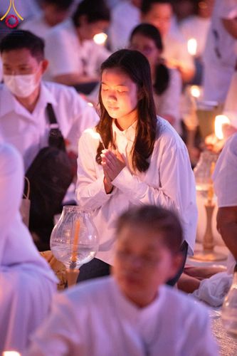 ภาพ No.112198:พิธีจุดประทีปถวายเป็นพุทธบูชา และบูชาธรรมมหาปูชนียาจารย์ พระมงคลเทพมุนี(สด จนฺทสโร) ในโครงการธรรมยาตรา กตัญญูบูชา มหาปูชนียาจารย์ พระมงคลเทพมุนี(สด จนฺทสโร) พระผู้ปราบมาร อนุสรณ์สถาน 7 แห่ง ปีที่ 12 วันที่ 14 มกราคม พ.ศ. 2567 ณ วัดสองพี่น้อง อ.สองพี่น้อง