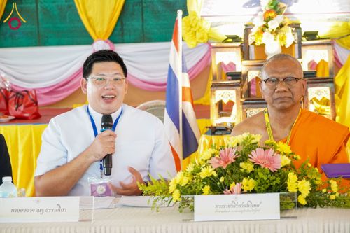 ภาพ No.146719:พิธีต้อนรับสัญญาบัตร พัดยศ ผ้าไตร ในโอกาสที่พระบาทสมเด็จพระเจ้าอยู่หัว ทรงพระกรุณาโปรดพระราชทานสัญญาบัตรตั้งสมณศักดิ์ พระวิมลศาสนวิเทศ (สำรวจ กมโล) เจ้าอาวาสวัดไทยนอร์เวย์ เป็นพระราชาคณะชั้นราช ในราชทินนามที่ “พระราชวชิรศาสนวิเทศ”