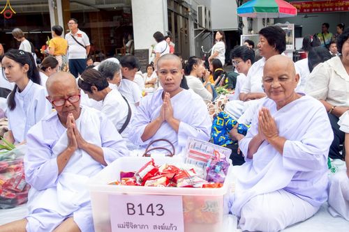 ภาพ No.237086:วันอาทิตย์ที่ 10 สิงหาคม พ.ศ. 2568 มหาสังฆทานครั้งยิ่งใหญ่ ตักบาตรพระ 10,000 รูป ถ.นิพัทธ์อุทิศ 3 ใจกลางนครหาดใหญ่ จ.สงขลา (ชุดที่ 2)