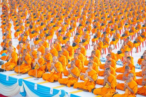 ภาพ No.201054:พิธีตักบาตรพระธรรมยาตรา ณ อนุสรณ์สถานลำดับที่ 5 สถานที่เผยแผ่วิชชาธรรมกายครั้งแรก อนุสรณ์สถานบางปลา วัดบางปลา อำเภอบางเลน จังหวัดนครปฐม ในโครงการธรรมยาตรา กตัญญูบูชา มหาปูชนียาจารย์ พระมงคลเทพมุนี(สด จนฺทสโร) พระผู้ปราบมาร อนุสรณ์สถาน 7 แห่ง ปีที่ 13