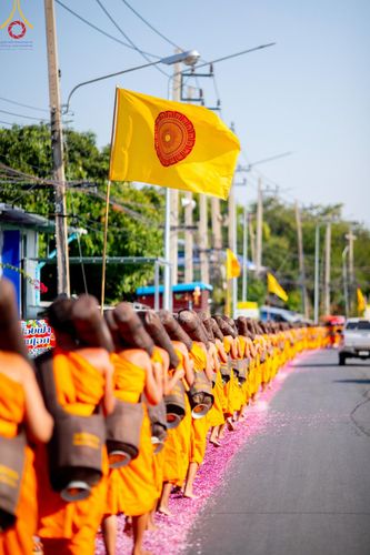ภาพ No.193285:พิธีต้อนรับพระธรรมยาตรา ณ อนุสรณ์สถาน สถานที่เกิดในเพศสมณะ วัดสองพี่น้อง อำเภอสองพี่น้อง จังหวัดสุพรรณบุรี ในโครงการธรรมยาตรา กตัญญูบูชา มหาปูชนียาจารย์ พระมงคลเทพมุนี(สด จนฺทสโร) พระผู้ปราบมาร อนุสรณ์สถาน 7 แห่ง ปีที่ 13 วันที่ 11 มกราคม พ.ศ. 2568