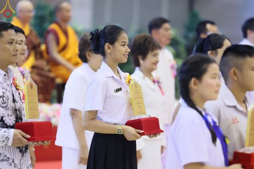 ภาพ No.124666:พิธีมอบโล่วัชรเกียรติยศ โครงการตอบปัญหาศีลธรรมเพื่อสันติภาพโลก (World-PEC) ต่างประเทศ ครั้งที่ 17 ณ ห้องแก้วสารพัดนึก 1 วัดพระธรรมกาย ในวันมาฆบูชา เสาร์ที่ 24 กุมภาพันธ์ พ.ศ. 2567