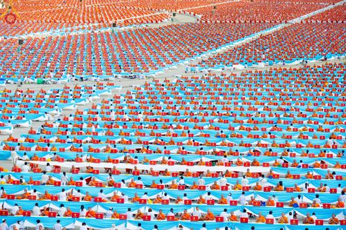 ภาพ No.219606:วันอังคารที่ 22 เมษายน พ.ศ. 2568 พิธีถวายมหาสังฆทานคณะสงฆ์ 40,000 กว่าวัดทั่วประเทศ เนื่องในวันคุ้มครองโลก ณ วัดพระธรรมกาย จ.ปทุมธานี