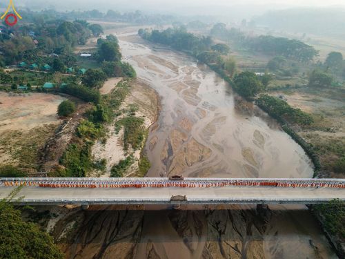 ภาพ No.62278:Photo Story  มหัศจรรย์วัดดงดินแดง Episode 4 กิจกรรมตักบาตรฉลองพระ-เณรกว่า 500 รูป