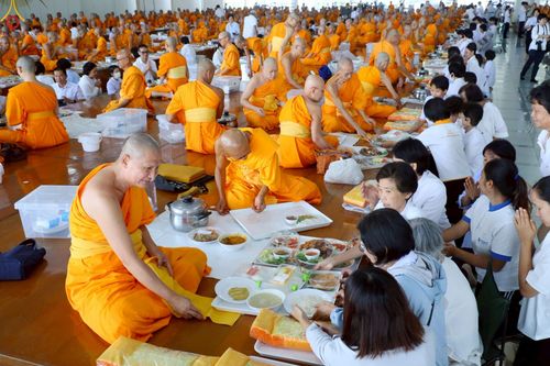 ภาพ No.240104:วันเสาร์ที่ 23 สิงหาคม พ.ศ. 2568 (วันพระ แรม 14 ค่ำ เดือน 9) พิธีบุพเปตพลี ครั้งที่ 169 ร่วมอุทิศบุญแด่หมู่ญาติที่ล่วงลับไปแล้ว และสืบทอดอายุพระพุทธศาสนา ณ หอฉันคุณยายอาจารย์ฯ วัดพระธรรมกาย